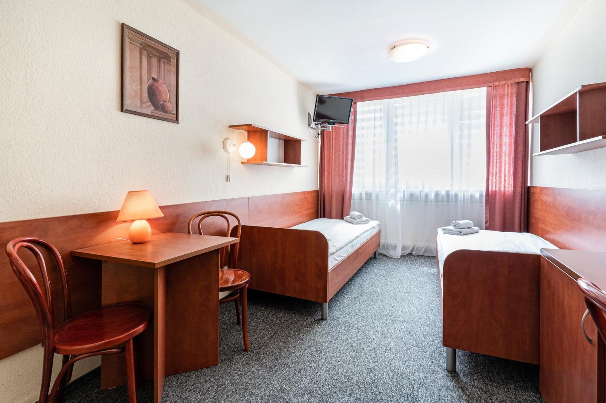 Hotel Alf Krasków Exteriör bild